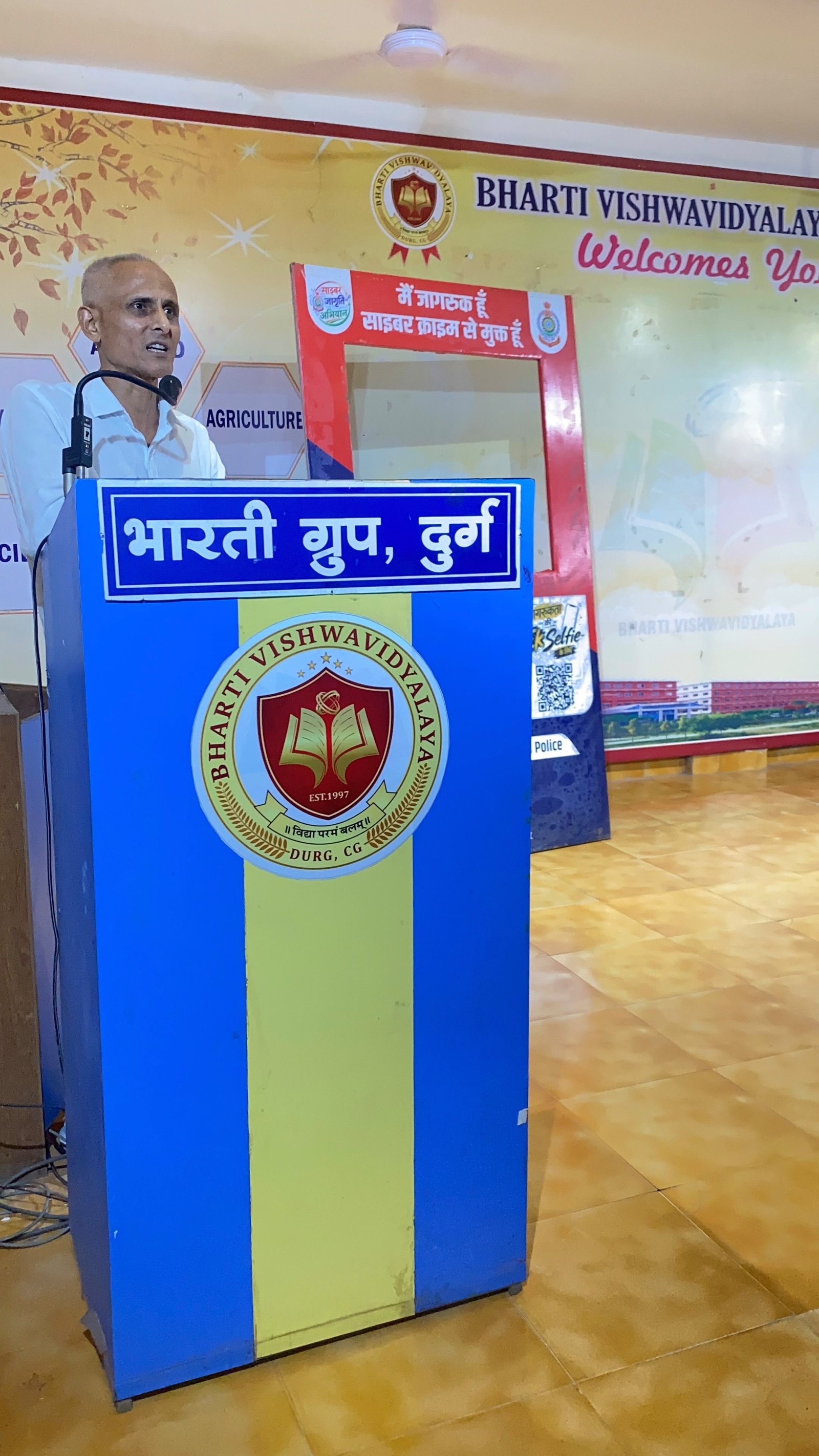 दुर्ग में साइबर सुरक्षा, यातायात सुरक्षा, बालिका सुरक्षा एवं नशा मुक्ति पर जनजागरूकता कार्यक्रम