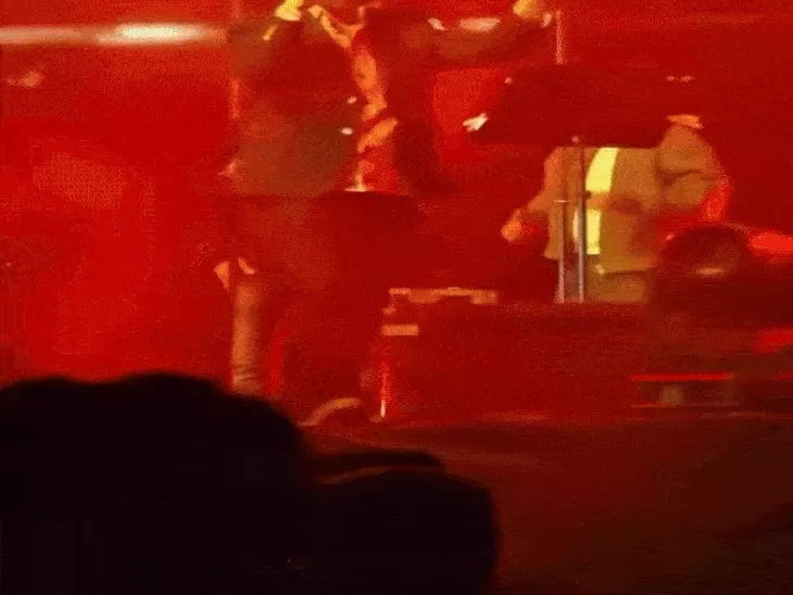 भोपाल में परफॉर्मेंस के दौरान गिरे सिंगर मोहित चौहान:लाइटिंग से टकराया पैर, स्टेज पर गिरे; कुछ सेकेंड में फिर संभले, गाया ‘नादान परिंदे