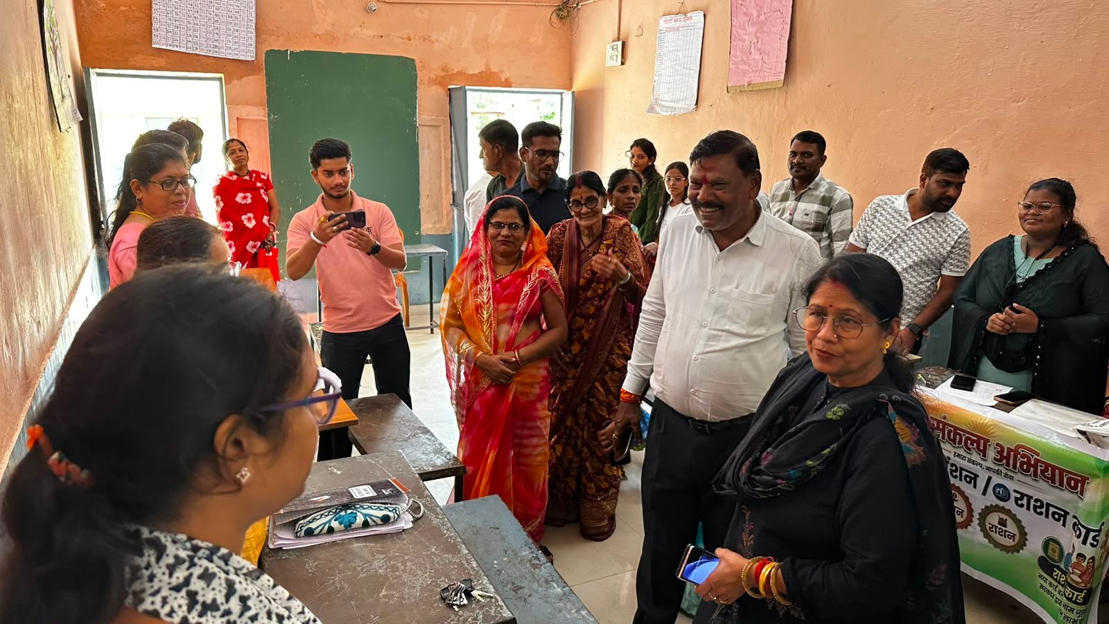 सेवा संकल्प अभियान,सेवा सेतु शिविर में तीसरे दिन भी आवेदन लेकर पहुंचे नागरिक