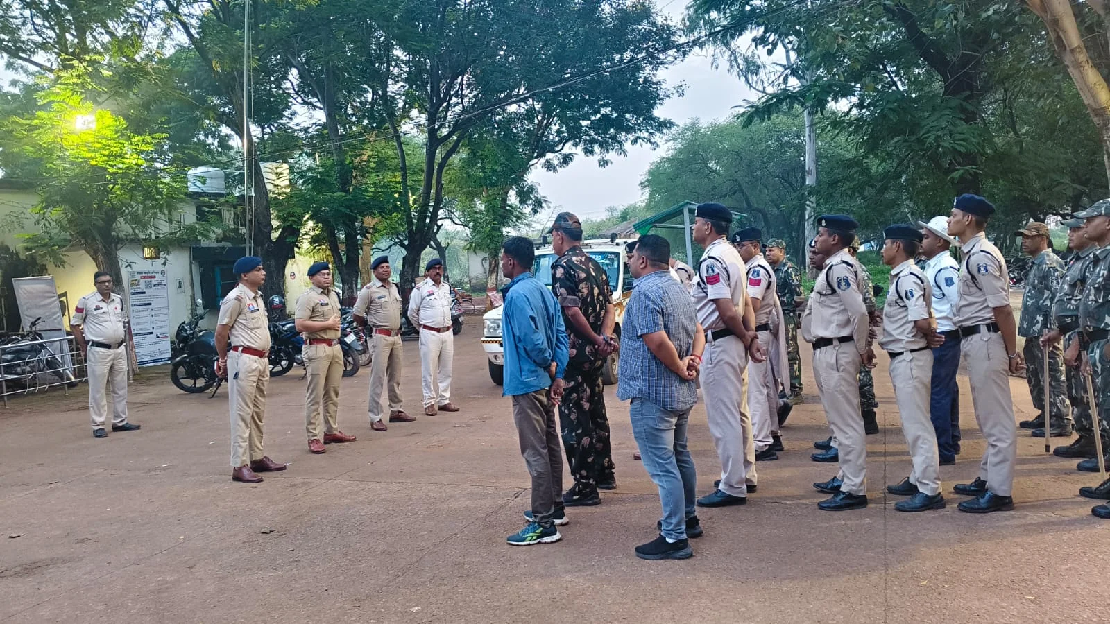 जुनवानी खमरिया पीएम आवास कॉलोनी में दुर्ग पुलिस की सरप्राइज चेकिंग