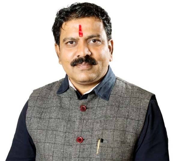 श्यामगिरी में शहीद पूर्व विधायक स्व. श्री भीमा मंडावी को उप मुख्यमंत्री विजय शर्मा और वन मंत्री  केदार कश्यप ने दी श्रद्धांजलि