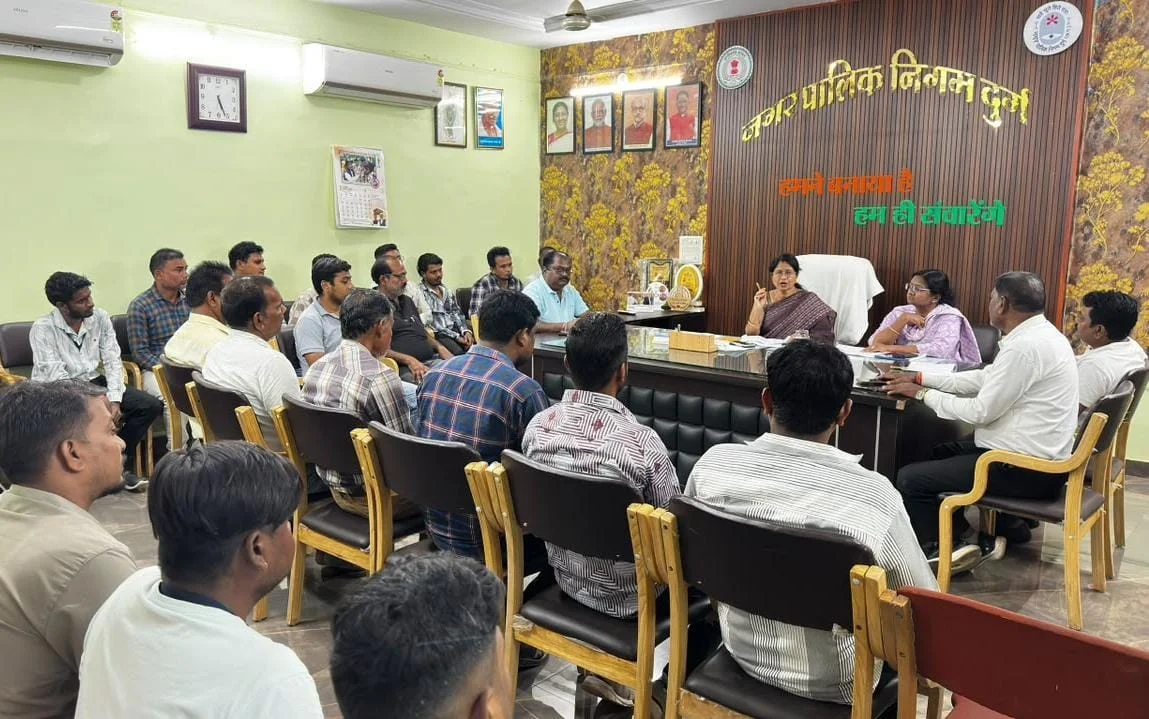 राजस्व वसूली में लापरवाही पर महापौर अलका बाघमार और कमिश्नर लीना कोसम सख्त