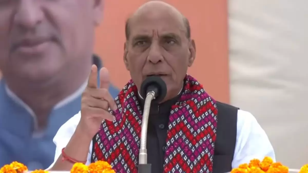 विपक्ष पर बरसे राजनाथ सिंह, कहा- 'युवाओं को अराजकता का मोहरा बनाया जा रहा'