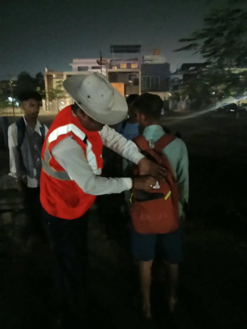 डोंगरगढ़ पदयात्रियों की सुरक्षा के लिए दुर्ग यातायात पुलिस की विशेष व्यवस्था, कुम्हारी से अंजोरा बाईपास तक 24 घंटे पेट्रोलिंग