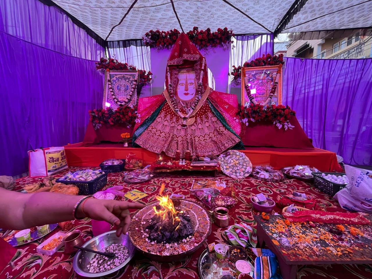 दादी राणी सती जी के मंगलपाठ में झूम उठी महिलाएं, मंगलवार को विवाहित जोड़े करेंगे संगीतमय सुंदरकांड का पाठ