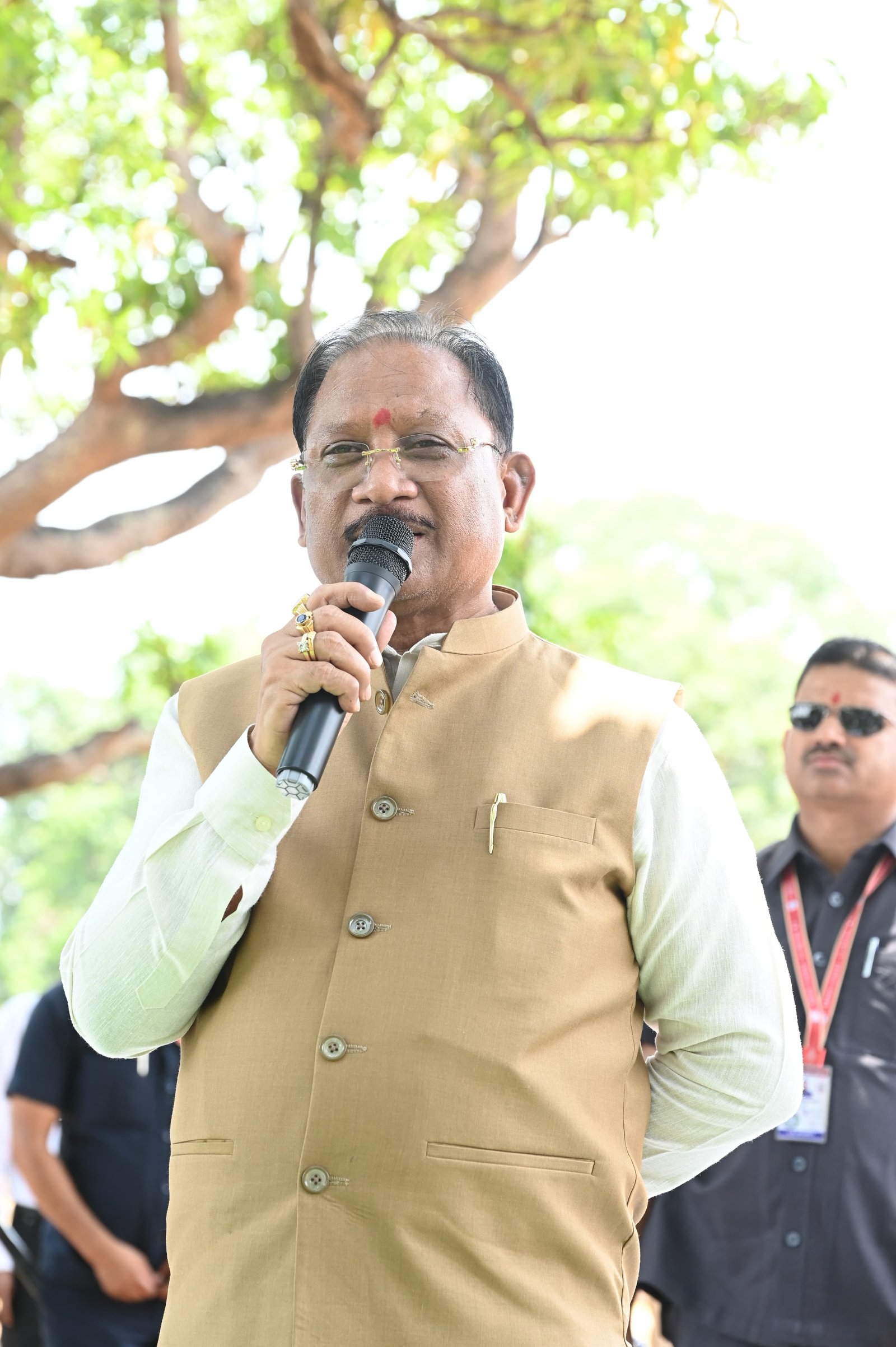 Under the Shade of a Mango Tree, Chief Minister Shri Vishnu Deo Sai Holds Village Chaupal in Nimdha, Announces Nursing College and Mini Stadium