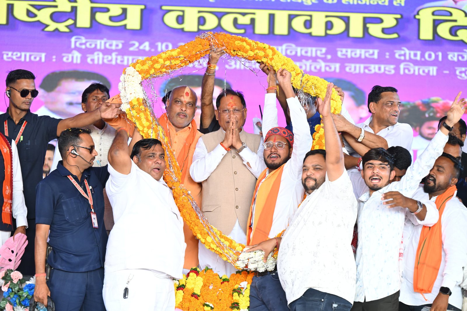 अंतर्राष्ट्रीय कलाकार दिवस पर बानबरद में आयोजित पंडवानी महासम्मेलन में शामिल हुए मुख्यमंत्री विष्णुदेव साय