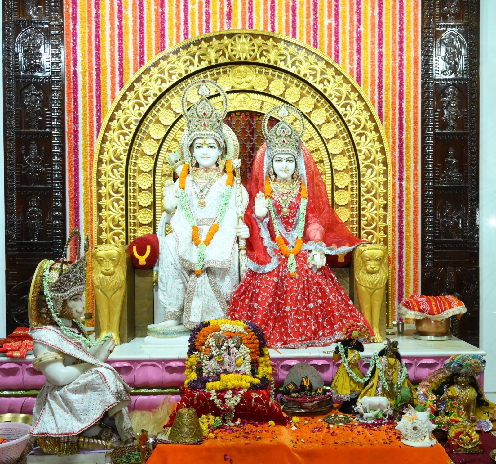 राज्यपाल डेका ने श्री राम मंदिर में की पूजा-अर्चना