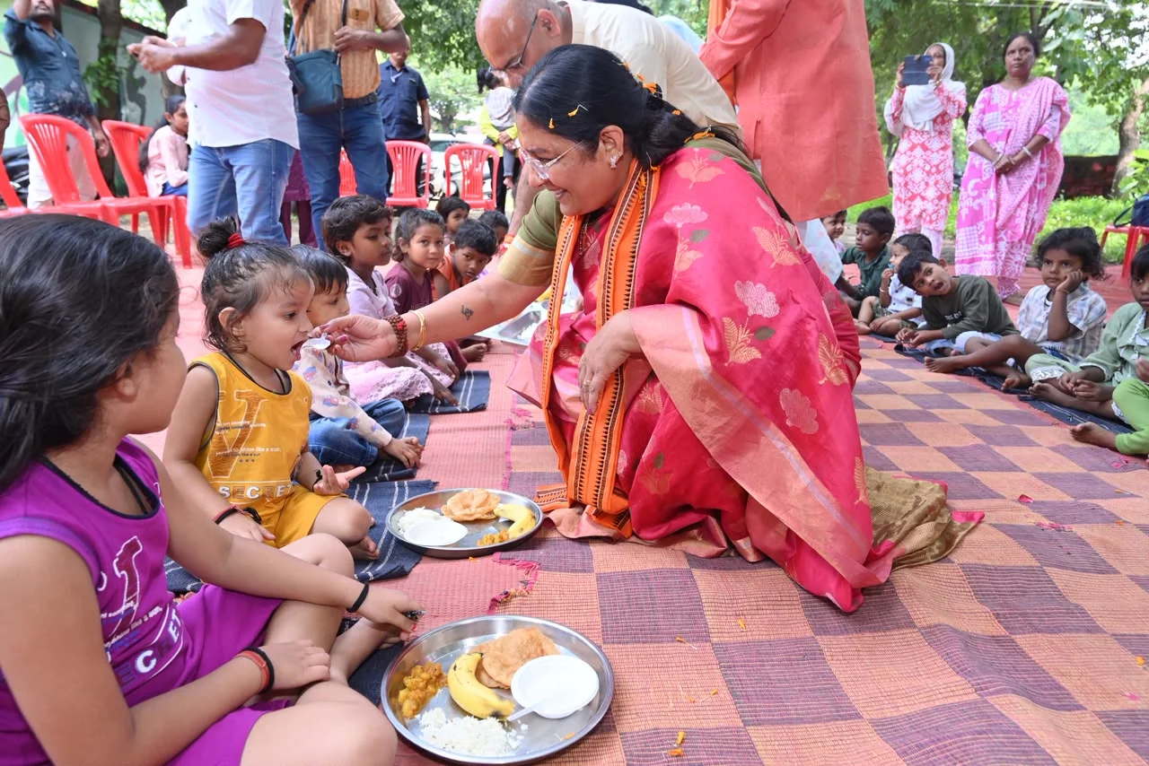 आंगन मिलन’ कार्यक्रम में शामिल हुईं केंद्रीय महिला एवं बाल विकास राज्यमंत्री सावित्री ठाकुर