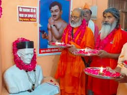 ग्वालियर में यति नरसिंहानंद बोले गांधी समाज के लिए जहर:गोडसे ने हत्या नहीं वध किया; बीजेपी ने सावरकर के विचारों से दूरी बनाकर गद्दारी की