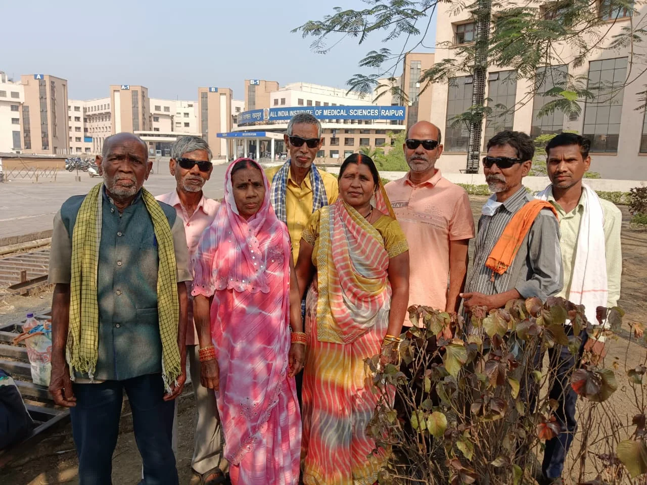 अटल वयो अभ्युदय योजना के तहत जिले के 12 वृद्धजनों का एम्स रायपुर में मोतियाबिंद का सफल ऑपरेशन