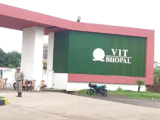 NSUI ने CM को पत्र भेज की FIR की मांग:VIT में बिना रजिस्ट्रेशन चल रहा था क्लिनिक, ना इलाज और ना ही मेडिकल वेस्ट मैनेजमेंट की व्यवस्था