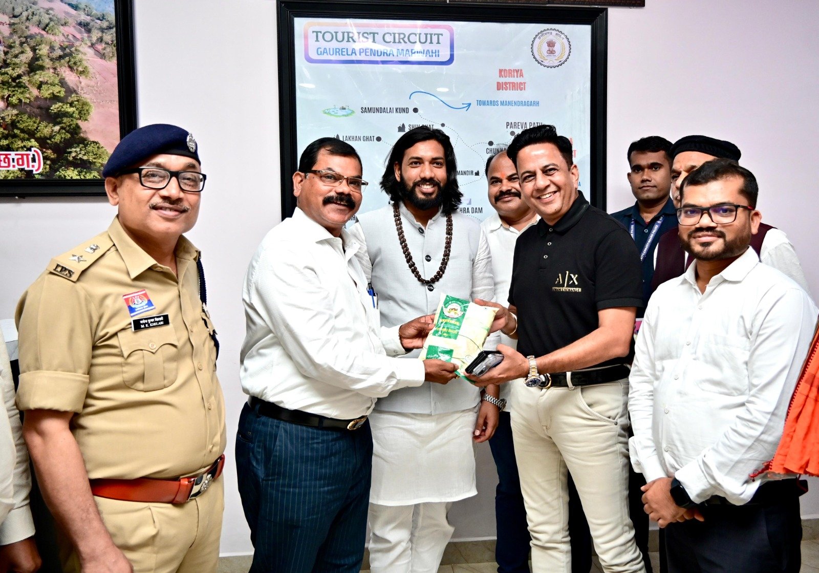 जिले की विशिष्ट पहचान विष्णुभोग चावल से मंत्री  गुरु खुशवंत साहेब का सम्मान