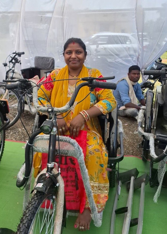मोटराइज्ड ट्राइसाइकिल से वनदेवी की जिंदगी को मिले नए पंख, अब आसान होगी आवागमन की राह