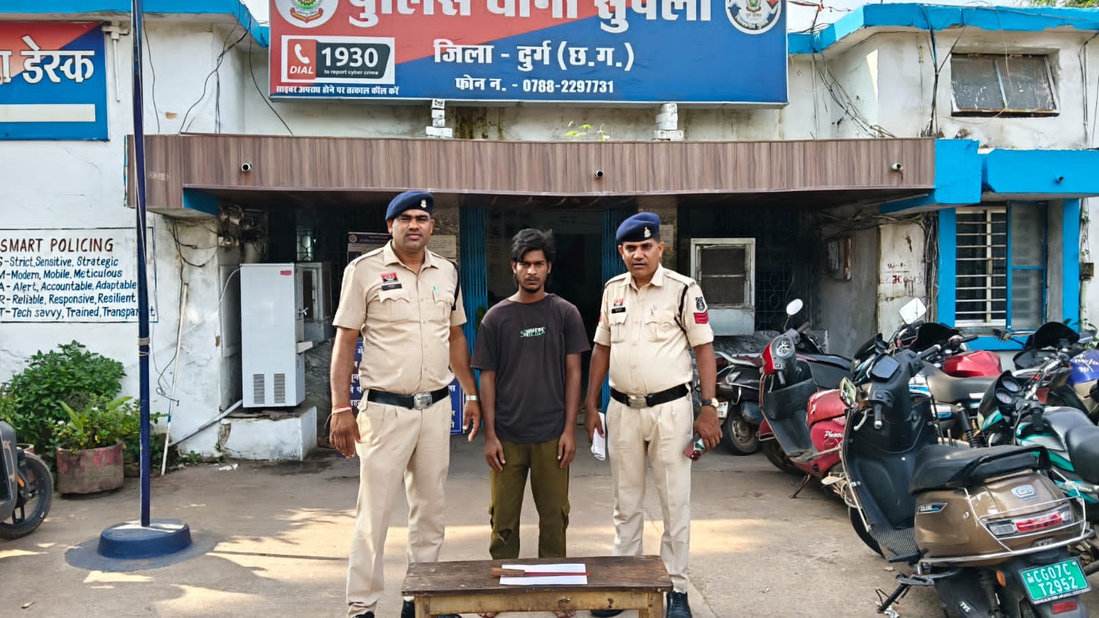 धारदार हथियार लहराकर राहगीरों को डराने वाला आरोपी गिरफ्तार, सुपेला पुलिस ने घेराबंदी कर हथियार किया जप्त
