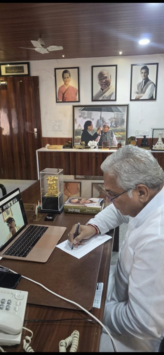 वोट चोर, गद्दी छोड़’ के नारे के साथ कांग्रेस की राष्ट्रव्यापी मुहिम तेज, सुखदेव भगत की अध्यक्षता में ऑनलाइन बैठक में शामिल हुए अरुण वोरा