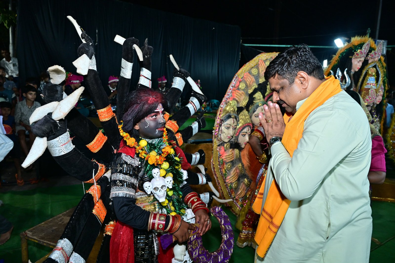 दुर्गा पंडालों में पहुंचे कैबिनेट मंत्री गजेन्द्र यादव, माता रानी के दर्शन कर दीं नवरात्रि की शुभकामनाएं