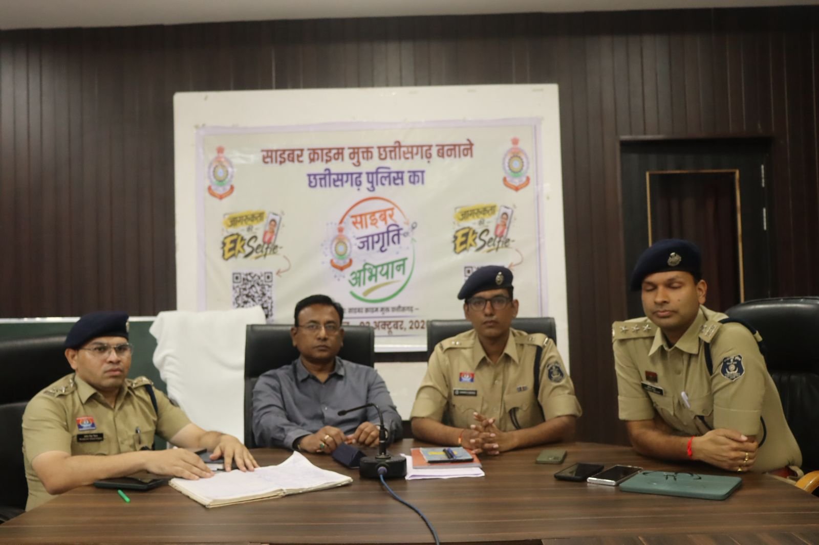 त्यौंहार सीजन से पहले दुर्ग पुलिस की पहल—डीजे, साउंड सिस्टम, पंडाल एवं किराया भंडार संचालकों की बैठक लेकर ध्वनि नियंत्रण, सुरक्षा एवं यातायात व्यवस्था के संबंध में दिए आवश्यक निर्देश