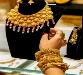 सोने और चांदी की कीमतों में गिरावट