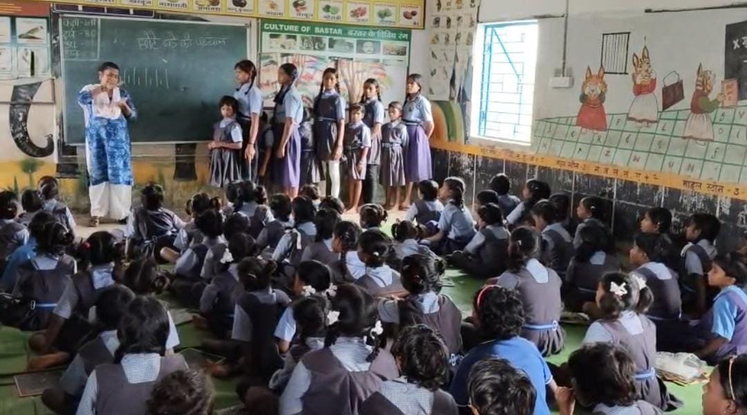 शिक्षा की मुख्यधारा से जुड़ेंगे 1200 बच्चे: तीन महीने के 'ब्रिज कोर्स' से तय होगी कक्षा