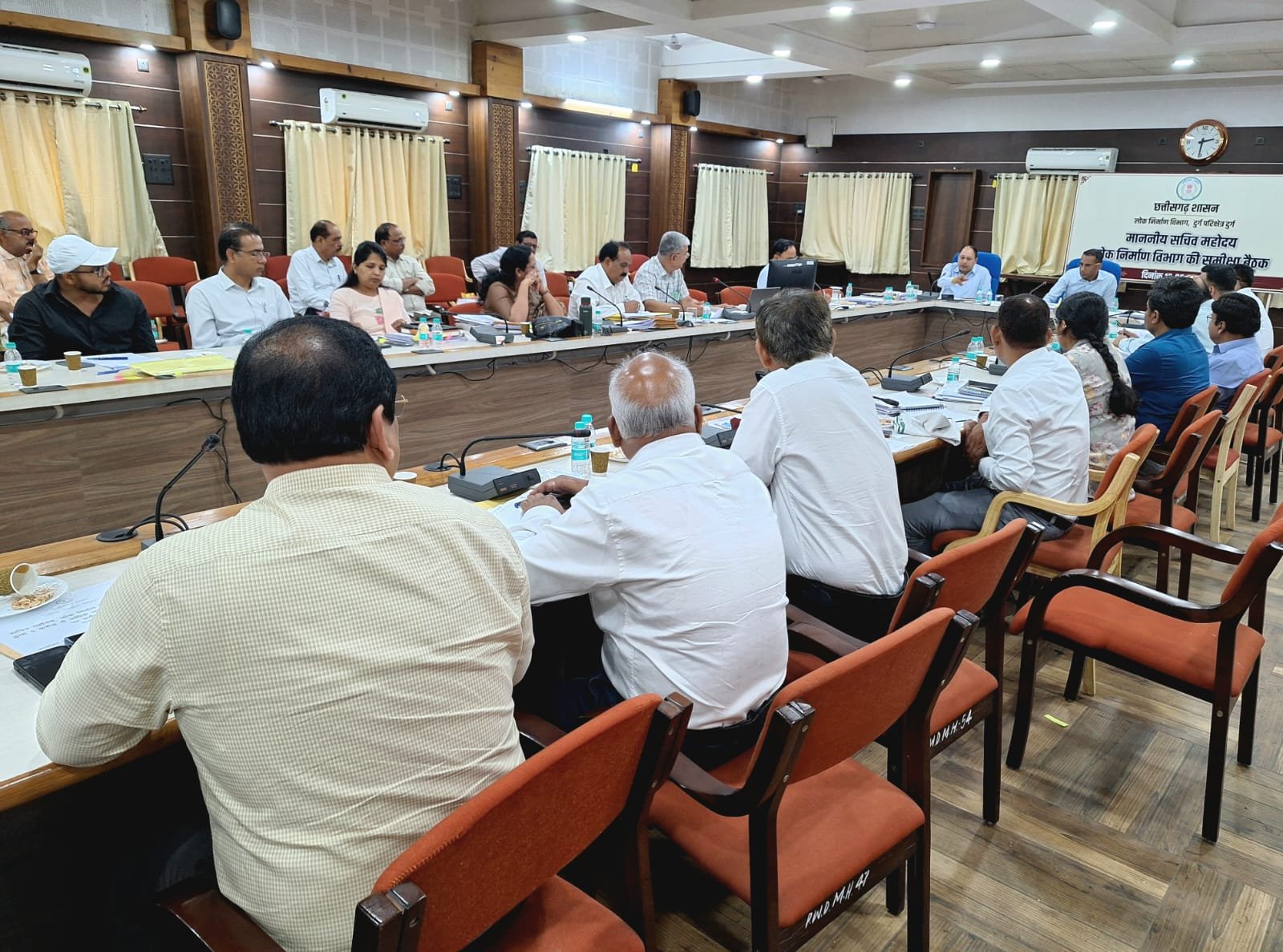 सड़क खंडों के समग्र विकास की कार्ययोजना बनाकर करें काम, भविष्य की जरुरतों के अनुरूप एक साथ स्वीकृत कराएं फ्लाई-ओवर्स