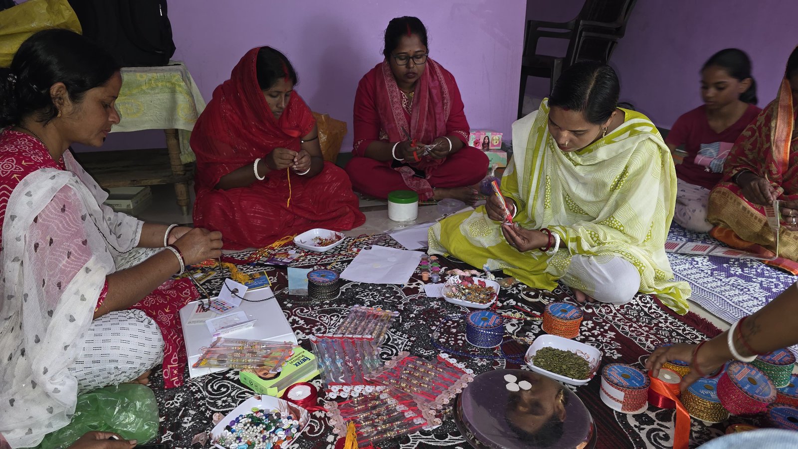 राखी का रिश्ता, भरोसे का साथ—विष्णु भैया संग विकास की बात