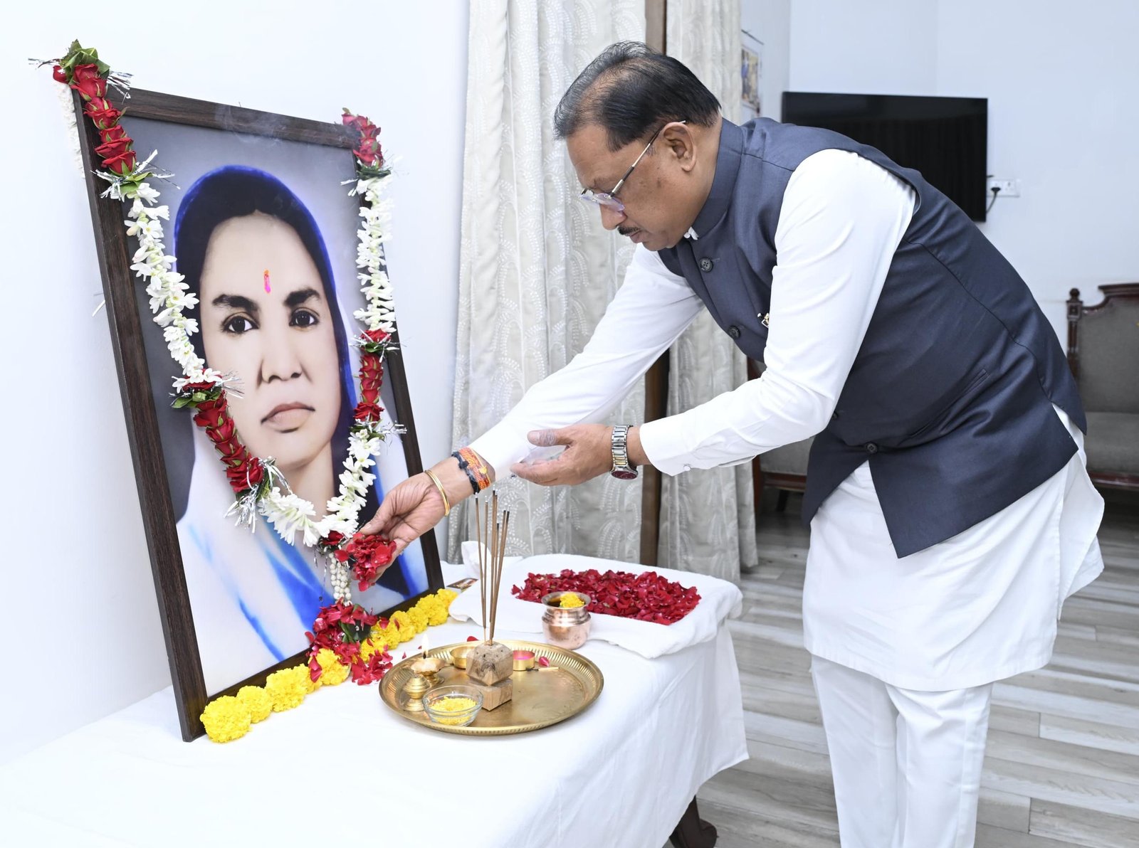मुख्यमंत्री साय ने छत्तीसगढ़ की प्रथम महिला सांसद और समाज सेविका मिनीमाता जी की पुण्यतिथि पर किया नमन