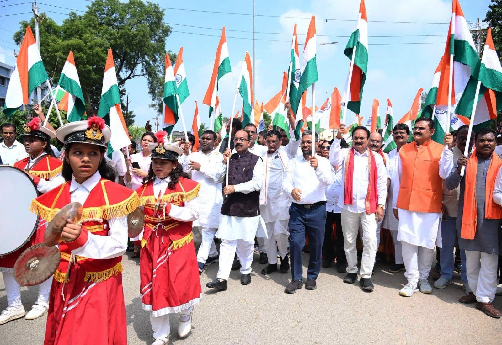 देशभक्ति से ओतप्रोत अप्रतिम उत्साह के साथ निकली तिरंगा यात्रा, उप मुख्यमंत्री श्री अरुण साव हुए शामिल