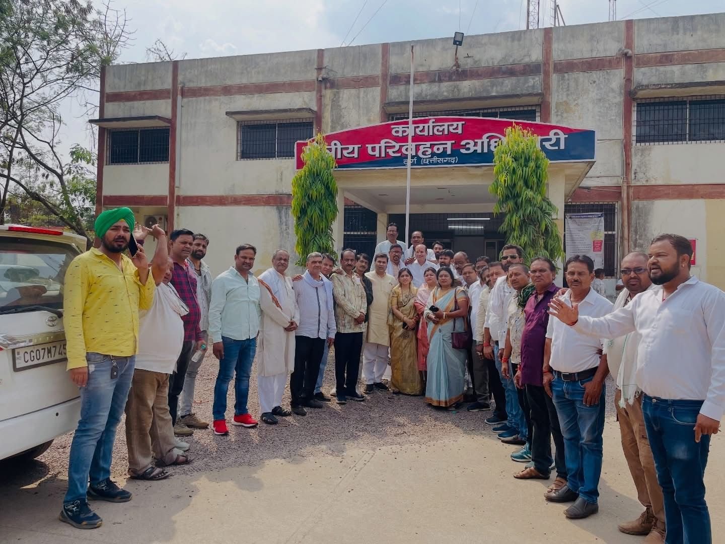 ई-चालान की अधिक जुर्माना राशि लेने से जनता त्रस्त , कांग्रेस ने RTO अधिकारी को सौंपा ज्ञापन