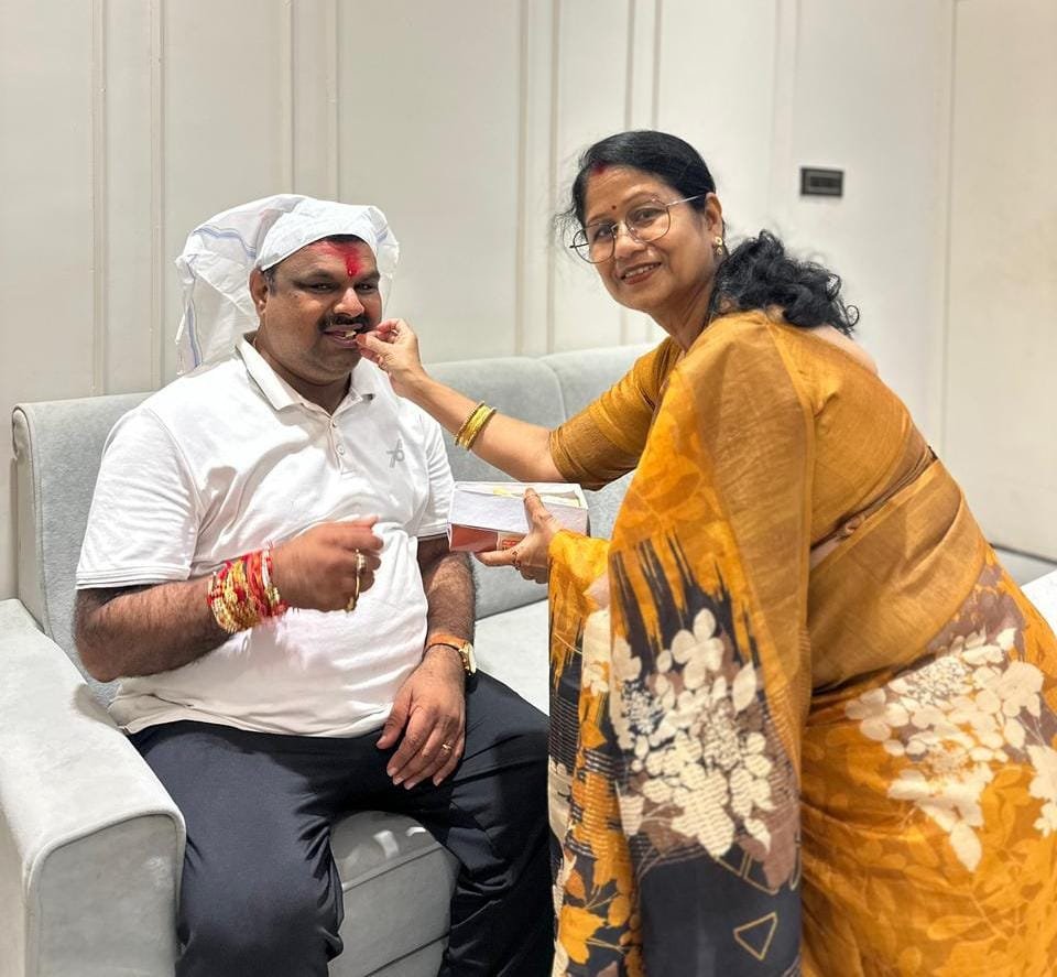 महापौर अलका बाघमार ने शिक्षा मंत्री गजेंद्र यादव को बांधी राखी, रक्षाबंधन की दी शुभकामनाएं