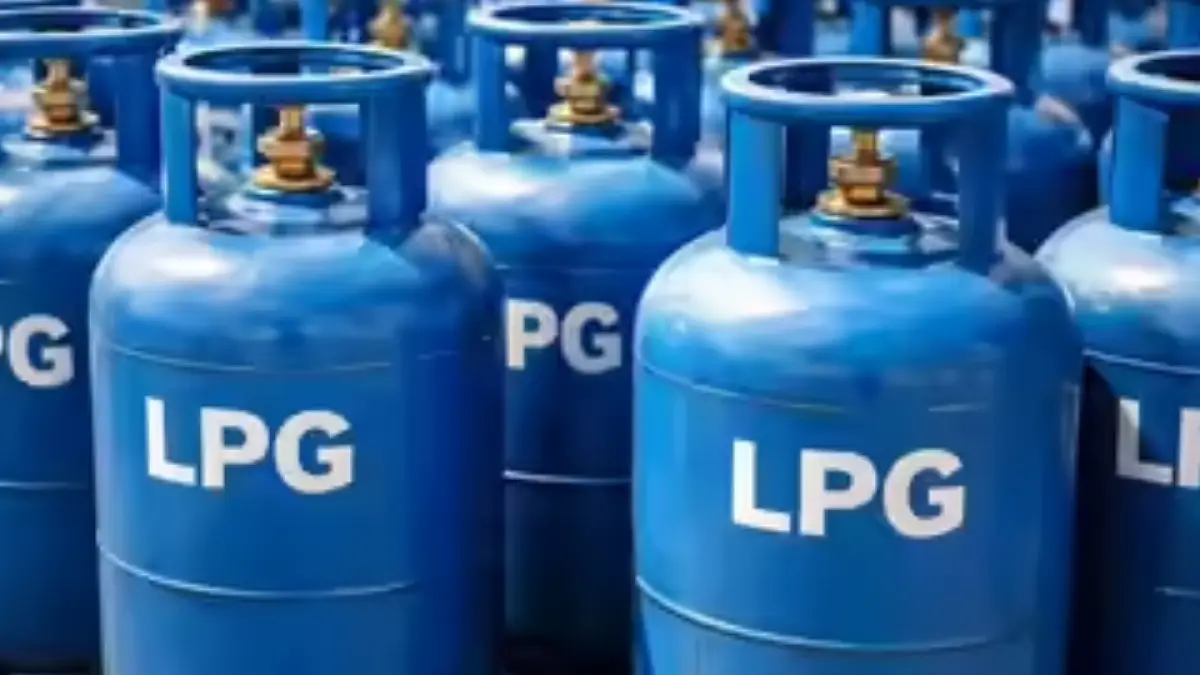 MP LPG Price: कमर्शियल LPG सिलेंडर ₹194 तक सस्ता, होटल-रेस्टोरेंट और कैटरिंग कारोबार को बड़ी राहत