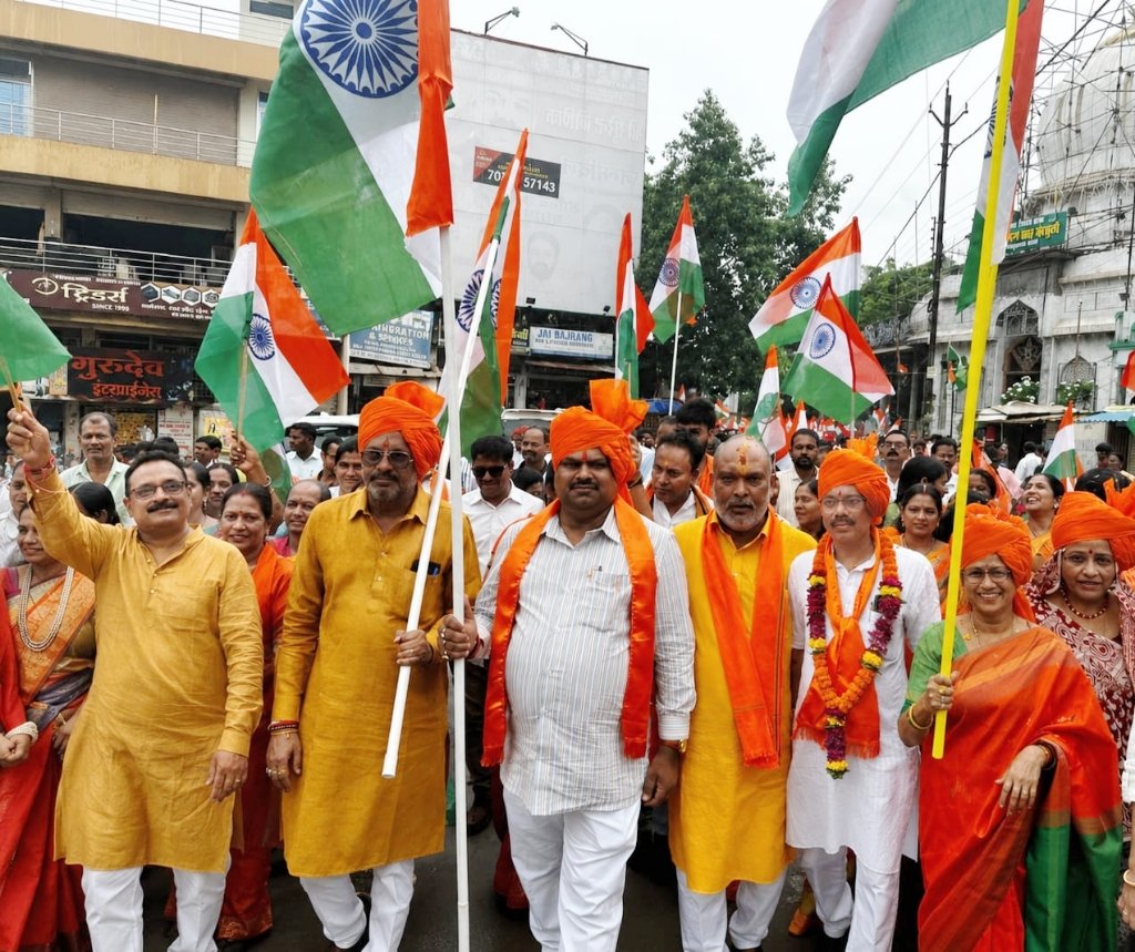 दुर्ग शहर में निकली भव्य तिरंगा यात्रा, राष्ट्रभक्ति के रंग में सराबोर हुआ शहर ,जेआरडी स्कूल मैदान से शहीद ( ग्रीन ) चौक तक गूंजे
