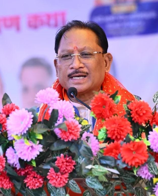 लाल आतंक पर निर्णायक प्रहार: बस्तर में हार्डकोर नक्सली कमांडर पापाराव सहित कुल 18 माओवादियों का आत्मसमर्पण