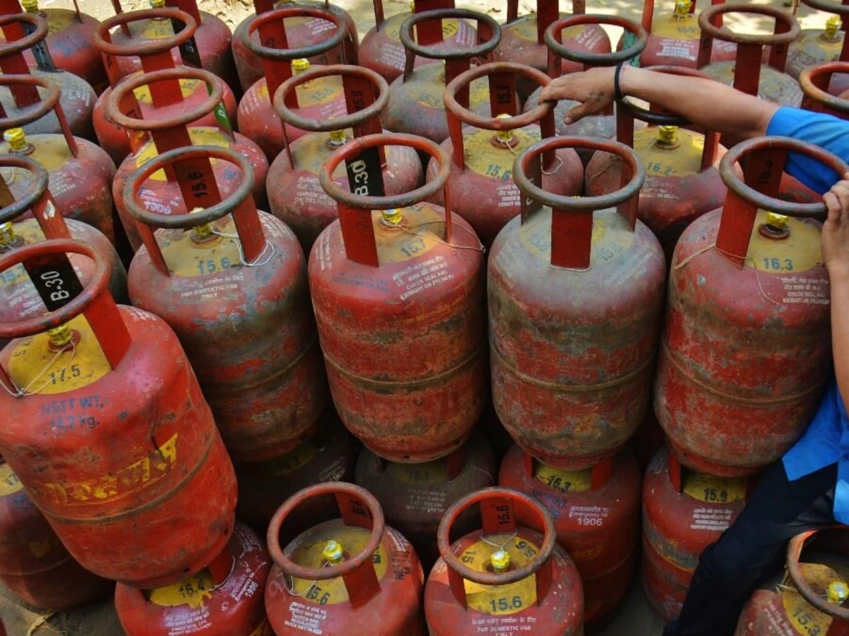 3056 एलपीजी सिलेण्डर जब्त और 9 मामलों में एफआईआर : खाद्य मंत्री राजपूत