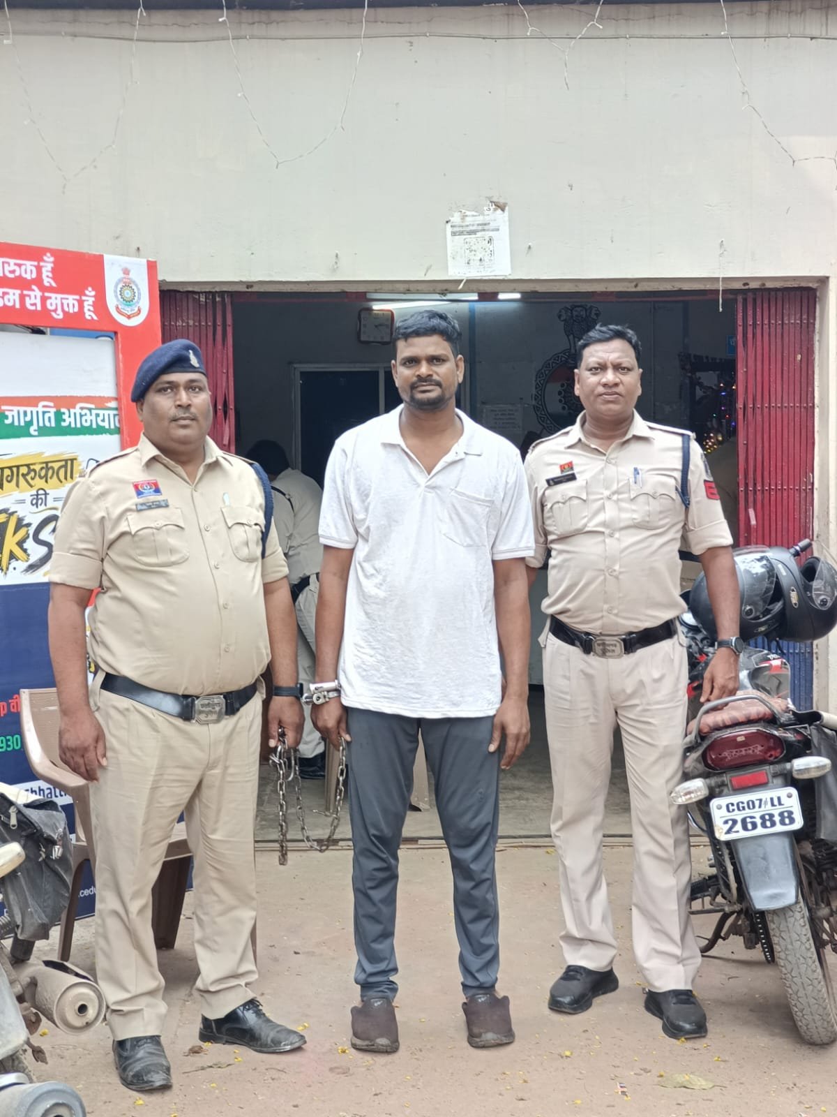 डोडा-अफीम की अवैध बिक्री के लिए ग्राहक तलाश रहा आरोपी गिरफ्तार