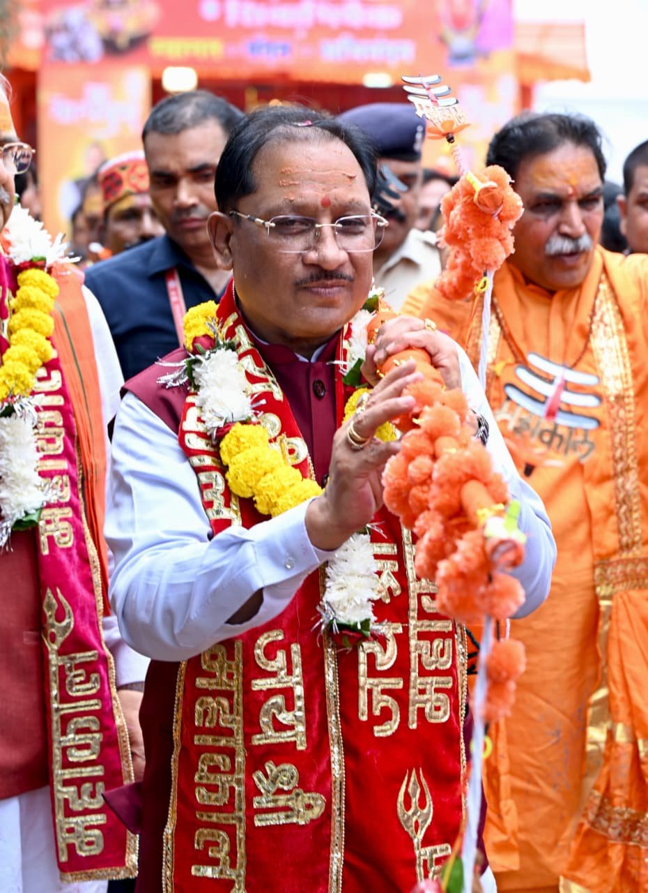 मुख्यमंत्री विष्णु देव साय ने भगवान शिव का रुद्राभिषेक कर प्रदेशवासियों के सुख-समृद्धि और खुशहाली की कामना की