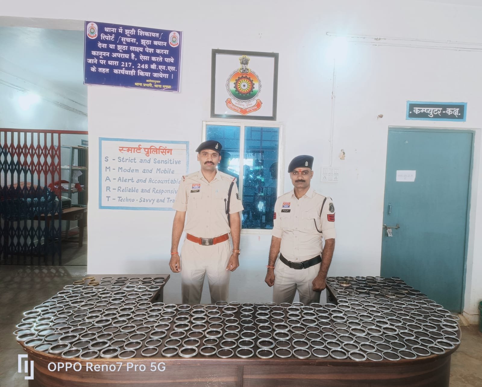 गणेशोत्सव झांकी कार्यक्रम में कानून-व्यवस्था बनाए रखने धमधा पुलिस की सतर्क कार्रवाई, 507 लोहे के कड़े निकलवाकर सुरक्षित रखवाए