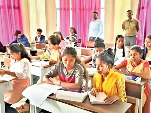 विशेष लेख: बस्तर के जनजातीय बच्चे देश को दिखा रहे नई राह