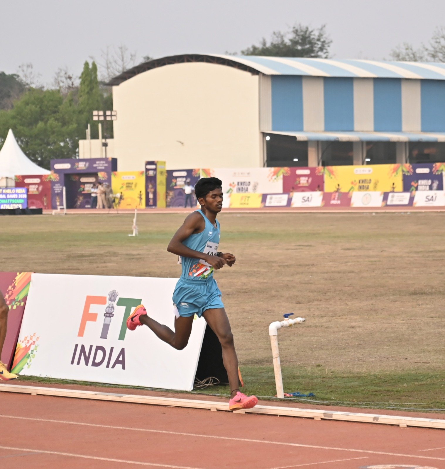 ख़ुद से सीखने वाले सूरज माशी ने उधार के स्पाइक्स पहन जीता 5000 मीटर का रजत पदक