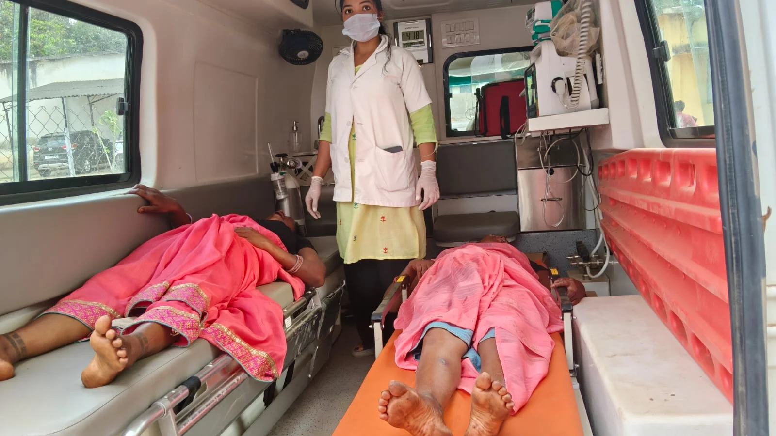 बलरामपुर में दो बसों की आमने-सामने टक्कर, एक दर्जन यात्री घायल