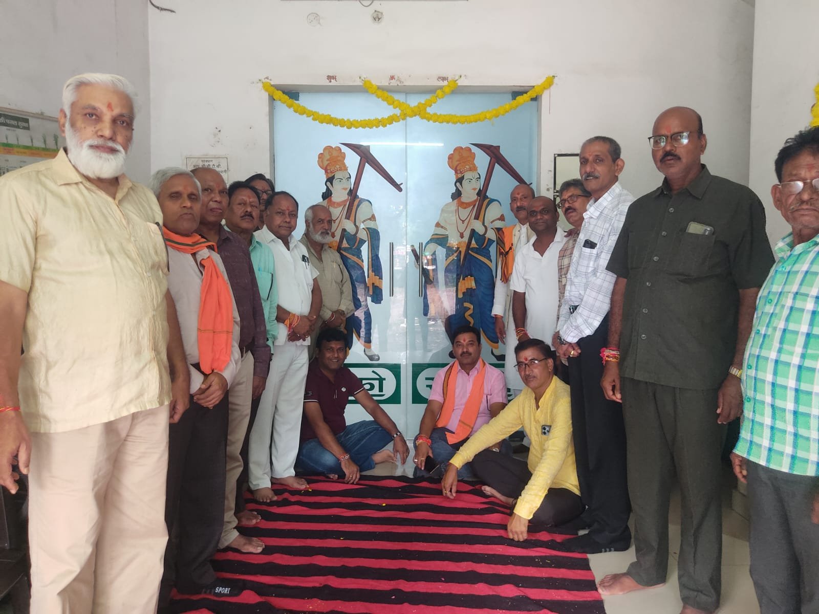श्री बलराम जयंती पर सहकारी सोसायटी में की गई पूजा-अर्चना