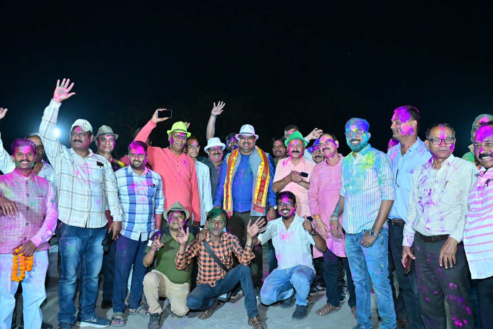 गजेन्द्र यादव ने फाग गीत गाकर जमाया रंग दुर्ग प्रेस क्लब के होली मिलन समारोह में शामिल हुए जनप्रतिनिधि, समाजसेवी व व्यापारी