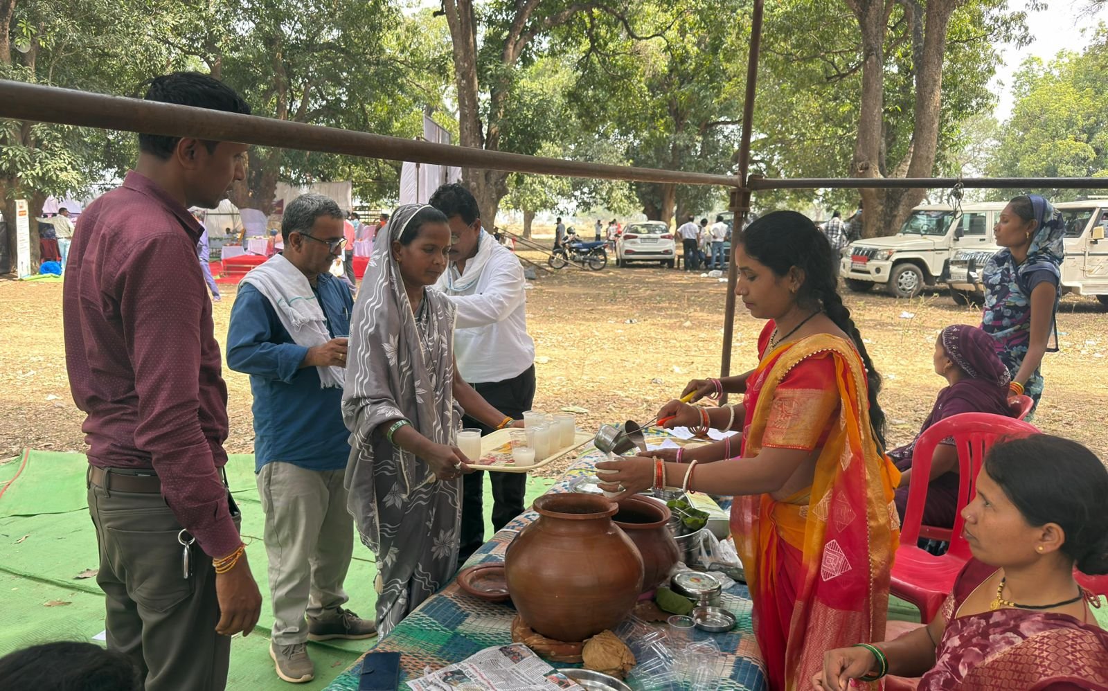 नारी शक्ति महिला समूह को हर शिविर में हो रही है अच्छी आमदनी