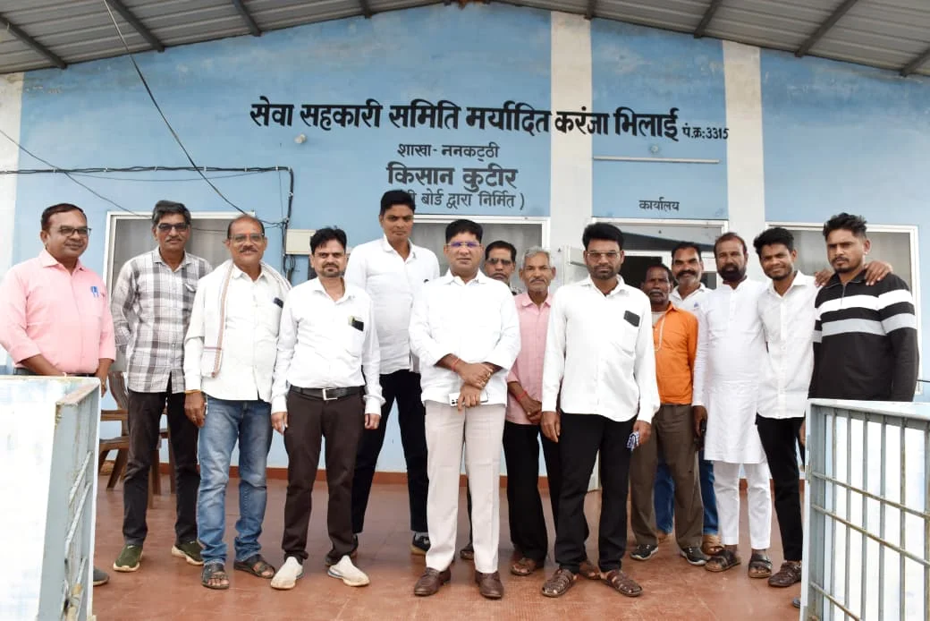 कांग्रेस जिलाध्यक्ष राकेश ठाकुर ने सेलूद एवं जेवरा सिरसा धान संग्रहण केंद्र का किया निरीक्षण