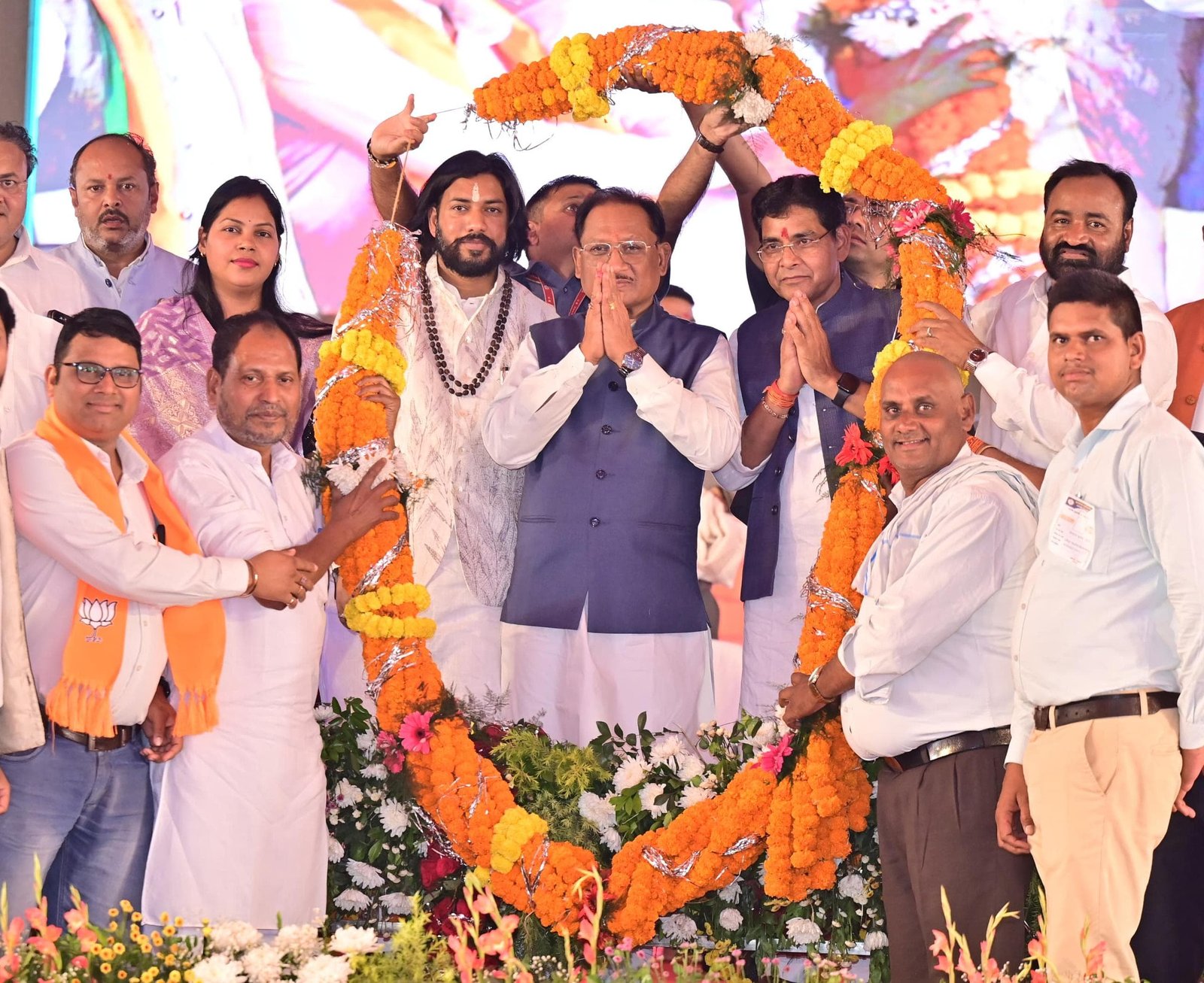 किसानों की खुशियों भरी होली के बाद अब भूमिहीन कृषि श्रमिकों की नवरात्रि भी हुई समृद्ध