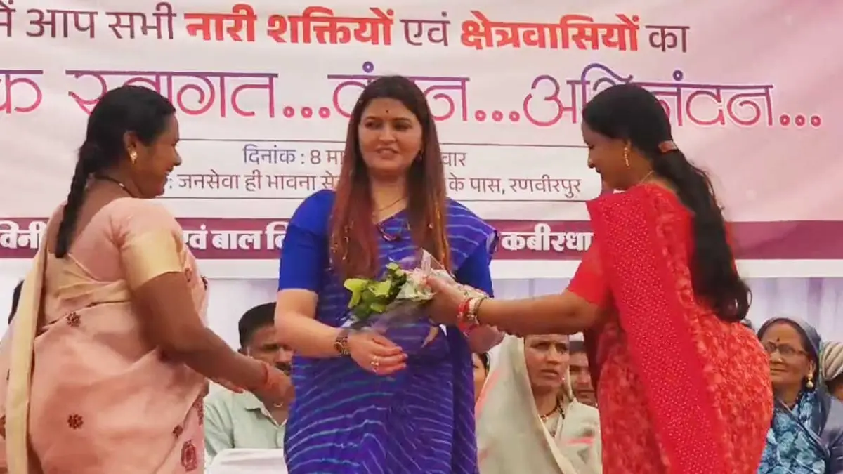 महिला शक्ति का सम्मान : पंडरिया में 'महतारी वंदन' कार्यक्रम, भावना वोहरा बोलीं- देश की प्रगति में महिलाओं का महत्वपूर्ण योगदान