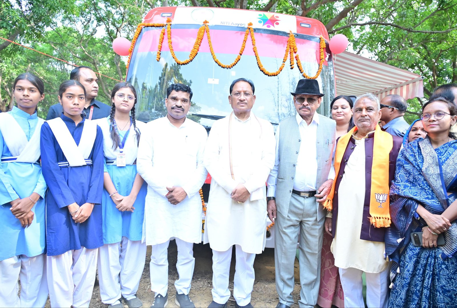 मुख्यमंत्री विष्णु देव साय ने ‘कामयाबी वेन’ को दिखाई हरी झंडी : दूरस्थ गांवों के विद्यार्थियों तक पहुंचेगी डिजिटल शिक्षा की नई रोशनी