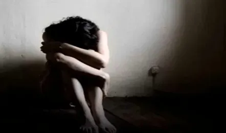 अपनी ही दोस्त की पत्नी को इस बात का लालच देकर मिटाई हवस, 5 महीने की गर्भवती होते ही झाड़ा पल्ला