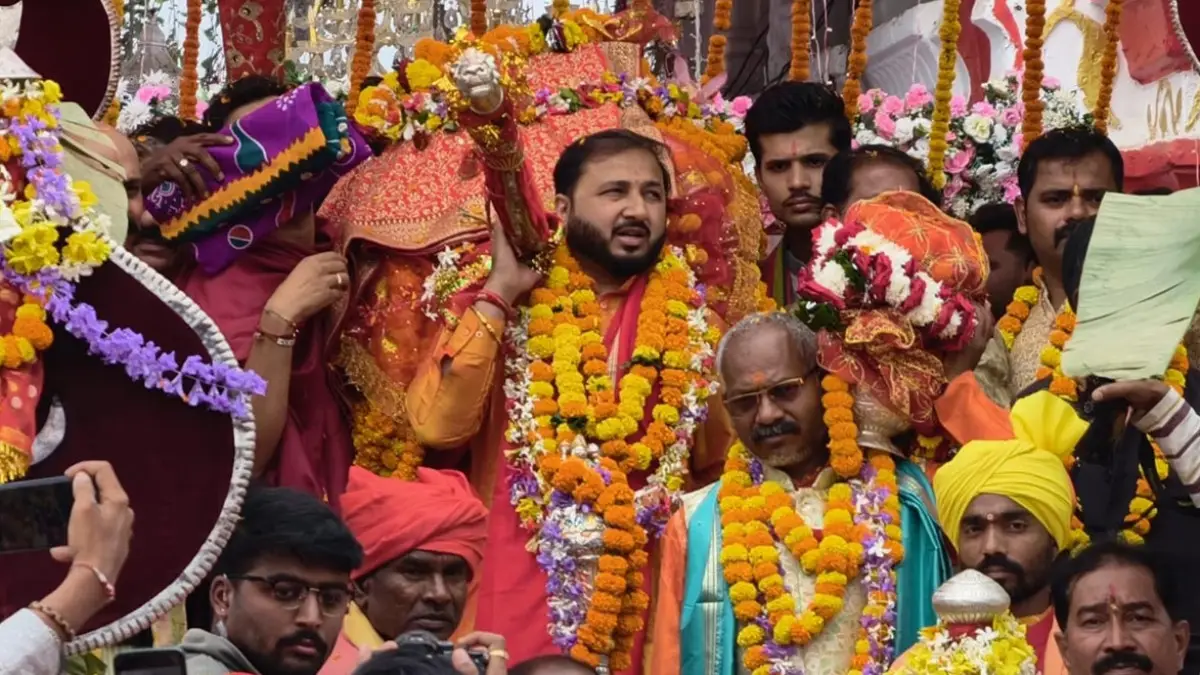 बस्तर दशहरा का हुआ समापन : मावली माता की डोली को विदाई देने उमड़ा जनसैलाब