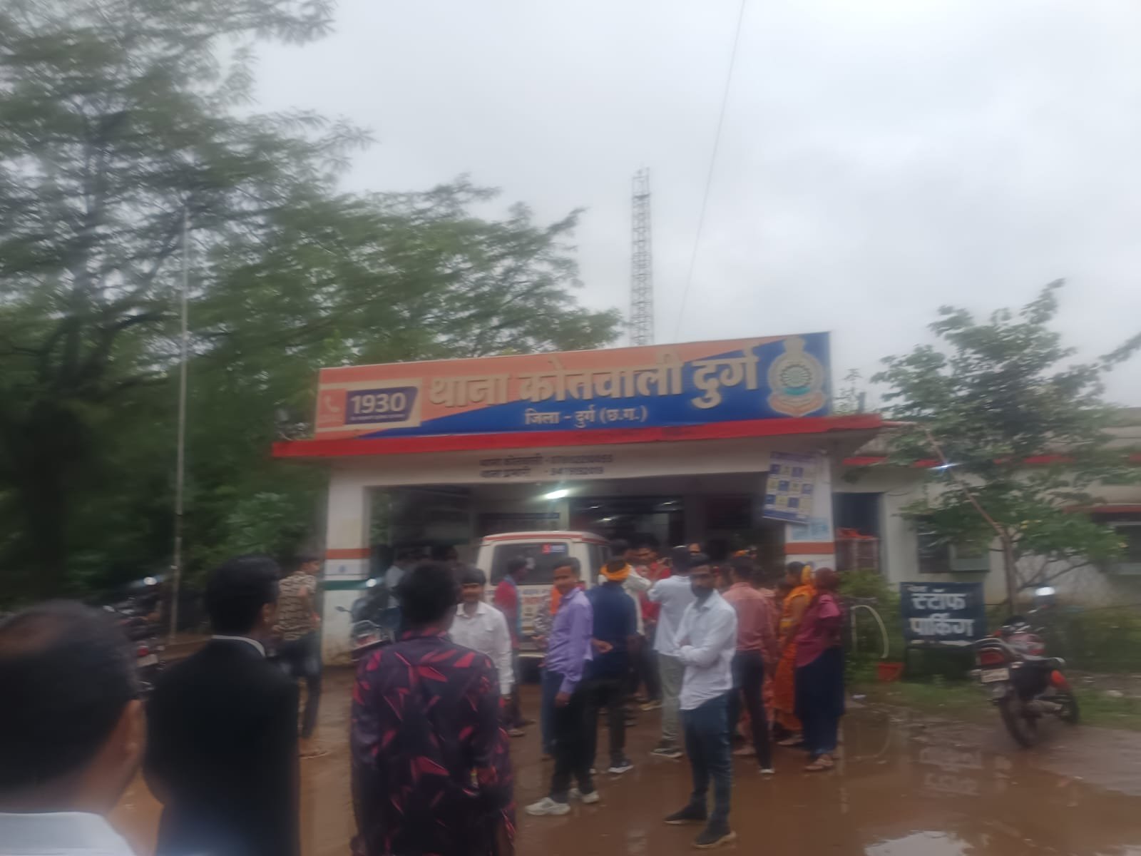 वकील होने का दावा, दस्तावेज नहीं दिखाने पर विवाद बेदखली कार्रवाई के दौरान गरमाया मामला, सिटी कोतवाली पहुंचा विवाद; एसपी से शिकायत